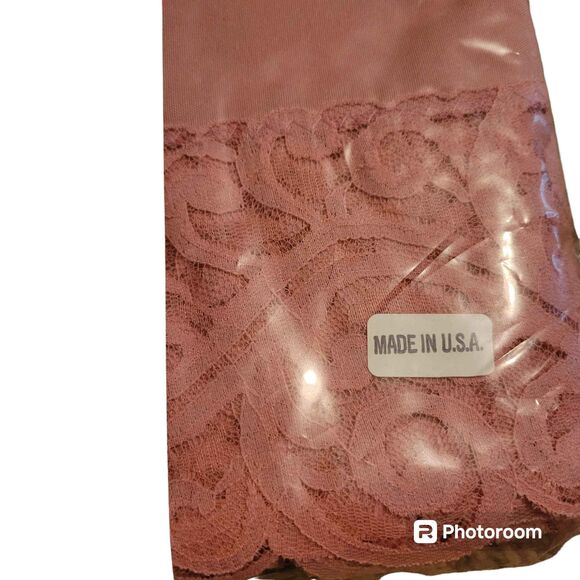 NIP Vintage JCPenney Pink Oval Lace Edge Tablecloth 789-4383 - Picture 3 of 3